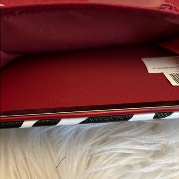 Hard Case Zebra 🦓 Print Wallet - Picture 9 of 16